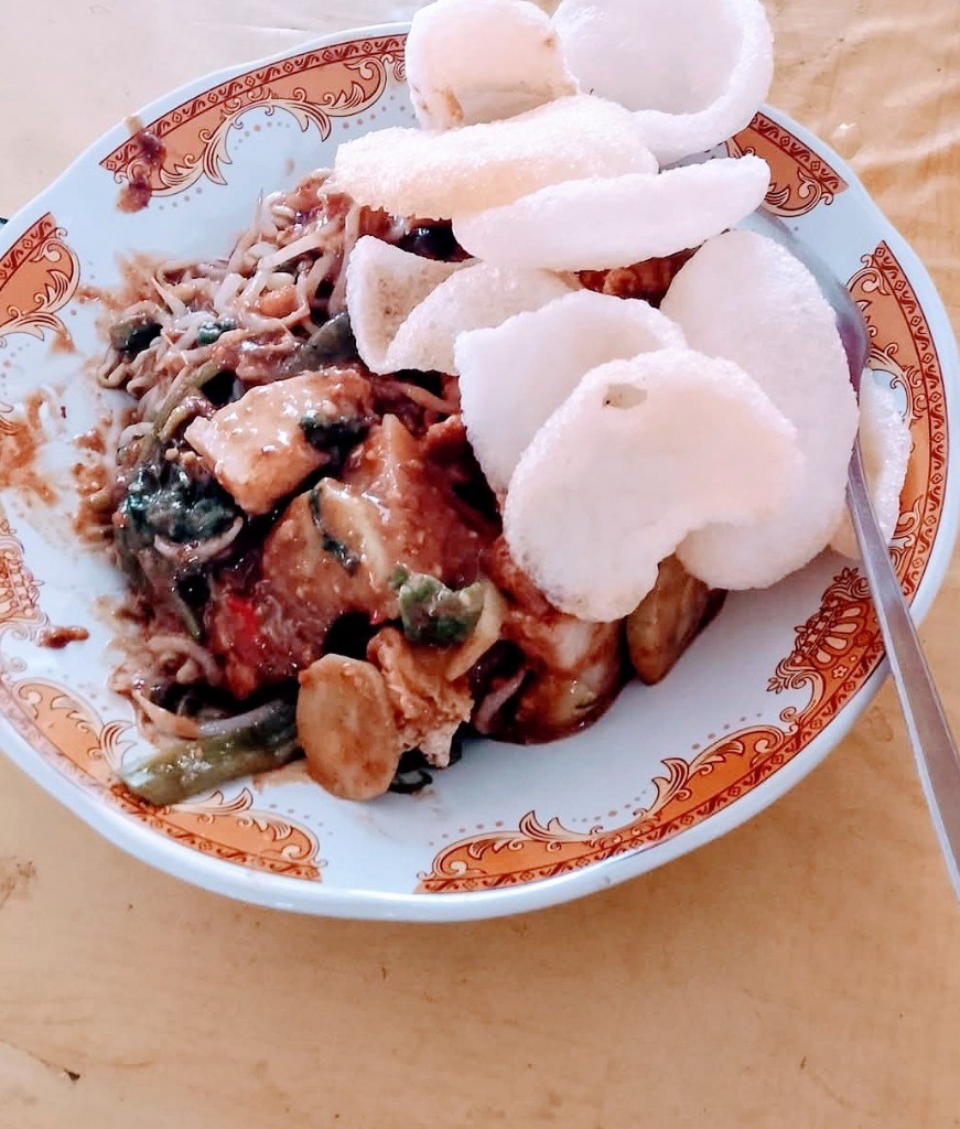 Rujak Uleg Lontong